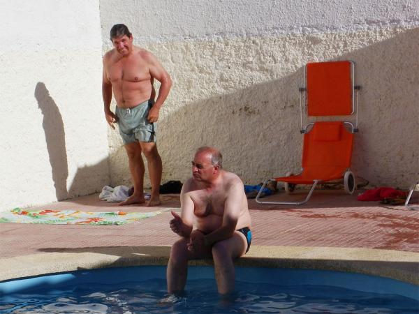 Allande et Xan à la piscine