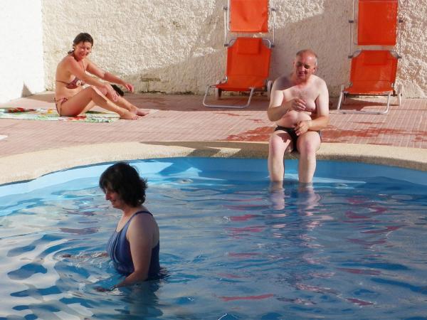 Allande, Isabelle et Muriel à la piscine